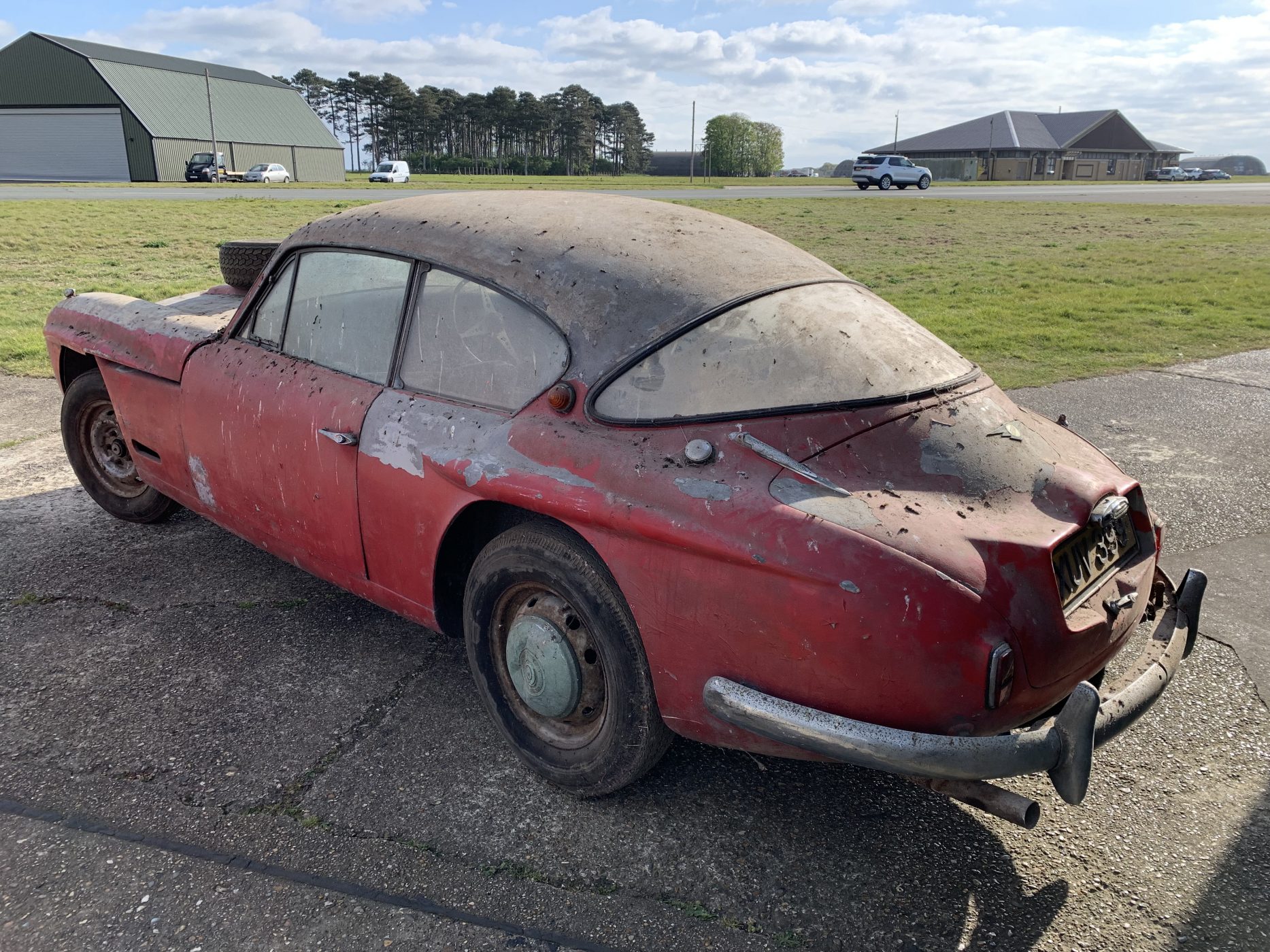 280422 1959 Jensen 541R dust and debris removal 9