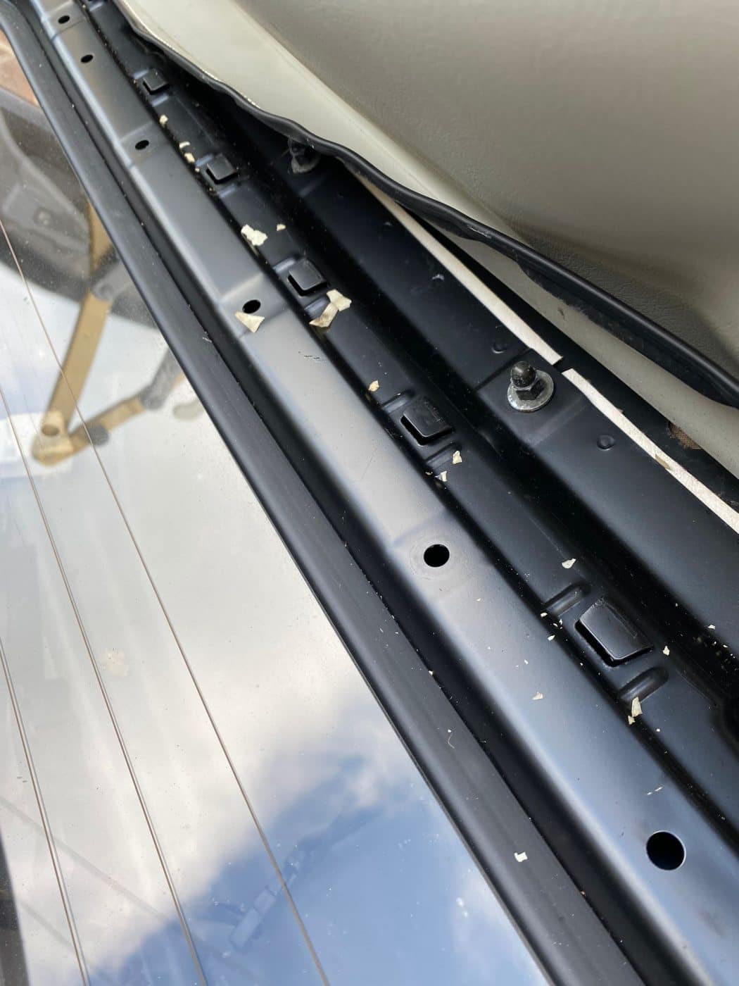 080622 1991 Nissan Figaro Roof Removal and Reinstall 10 1