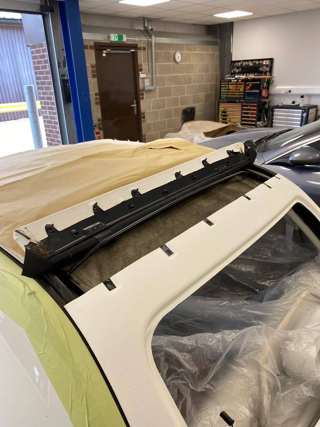 080622 1991 Nissan Figaro Roof Removal and Reinstall 17 1
