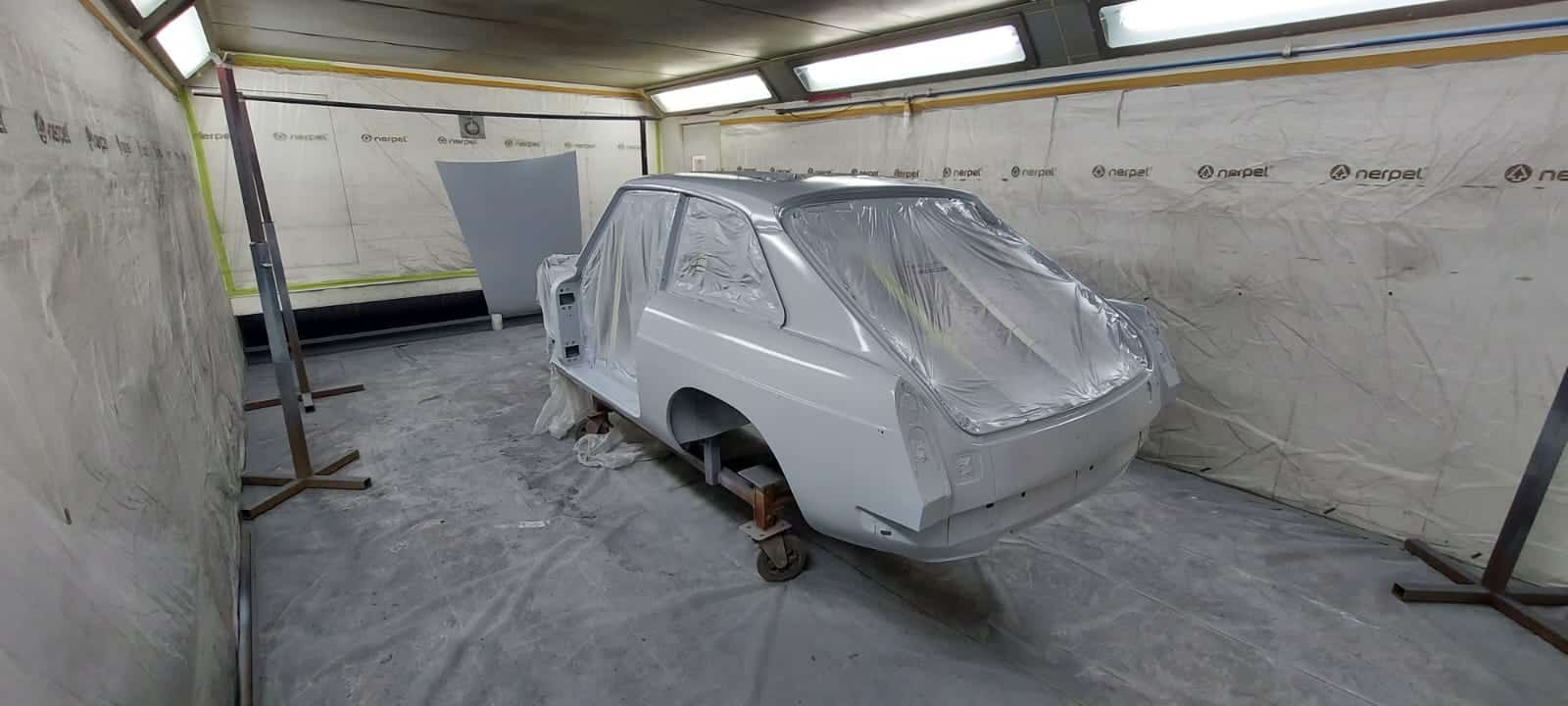 050722 1978 MG B GT Filler and Primer 20 1