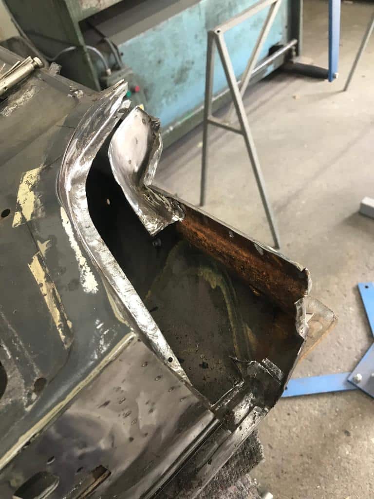 060722 1986 Daimler DS420 Rust Repairs Begin 39 1