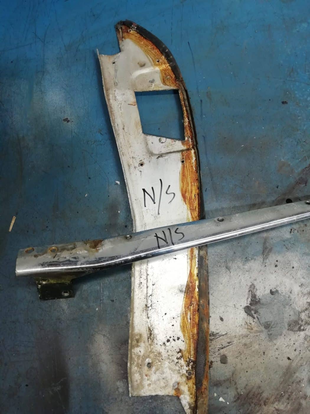 110722 1959 Jensen 541R Window and Bonnet Strip Down 4 1