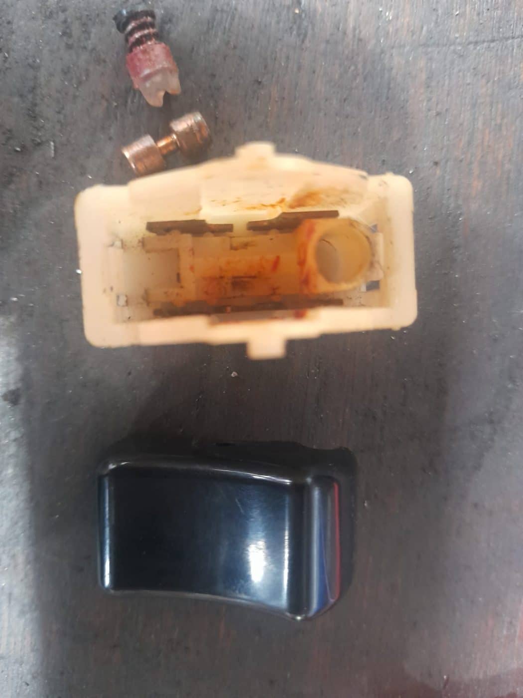 220722 1971 Jaguar XJ6 Faulty Switch 10 1