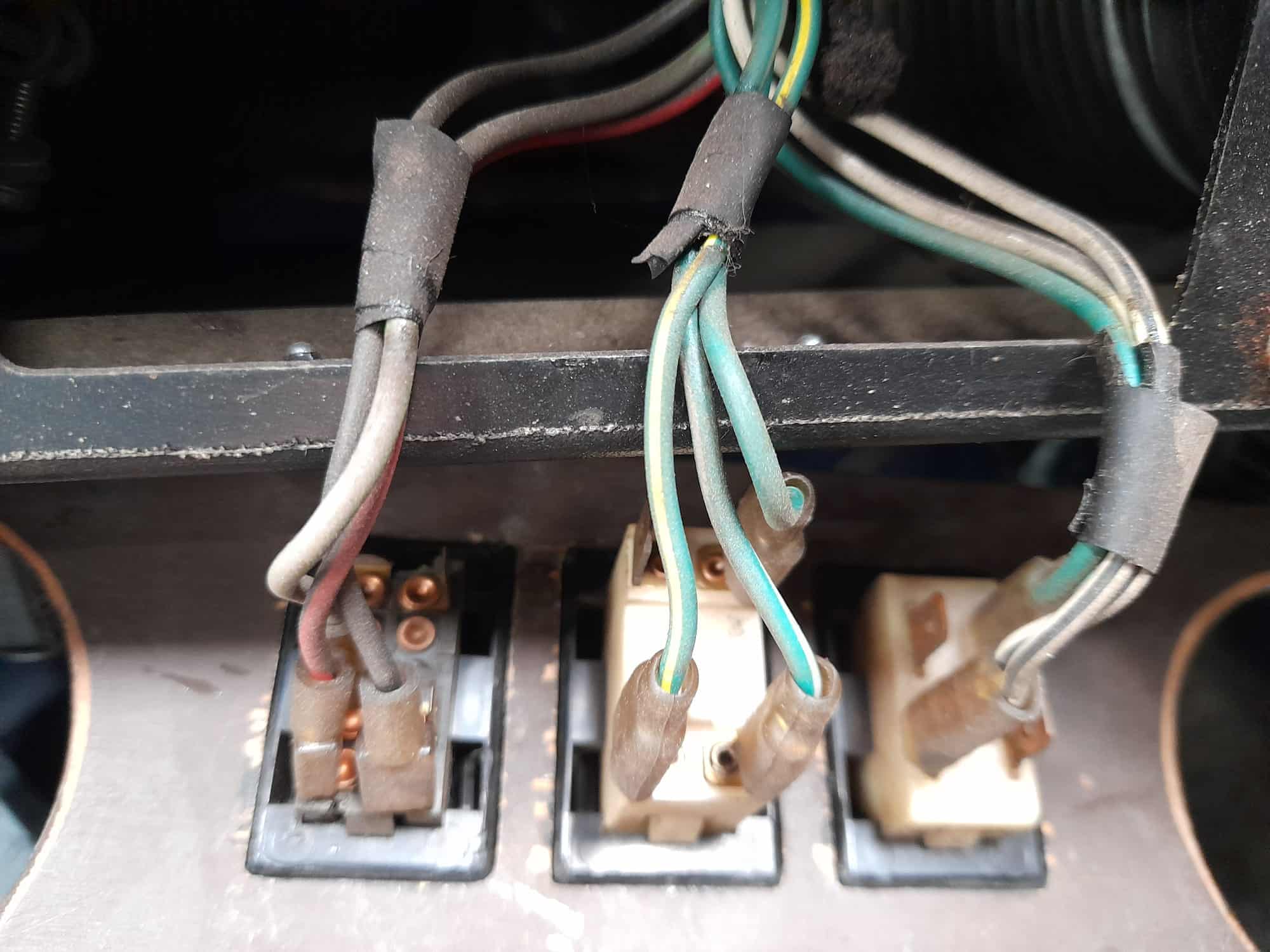 260722 1971 Bristol 411 Interior Wiring Removal 13 1