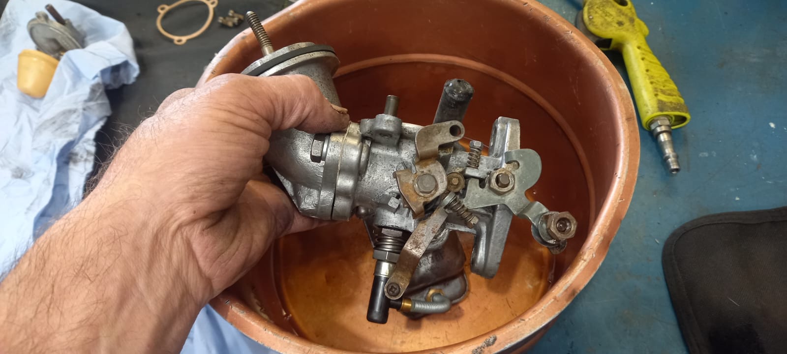 090822 1961 Morris Mini Deluxe Little Eva Carb Rebuild 2 1