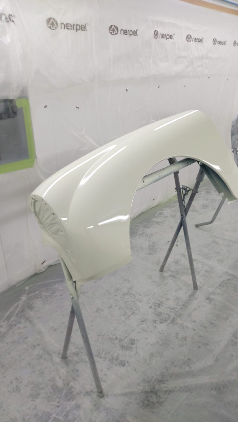 120822 1969 Morris Minor Convertible Panels in Snowberry White 13 1