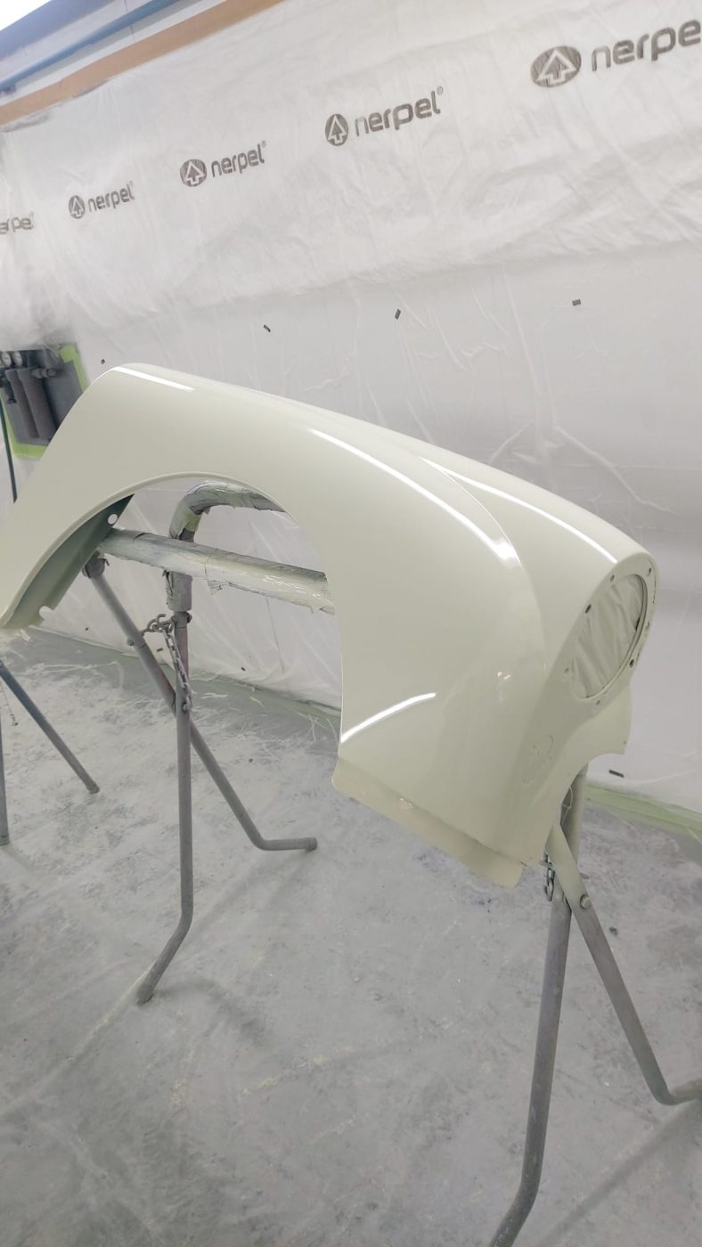 120822 1969 Morris Minor Convertible Panels in Snowberry White 14 1