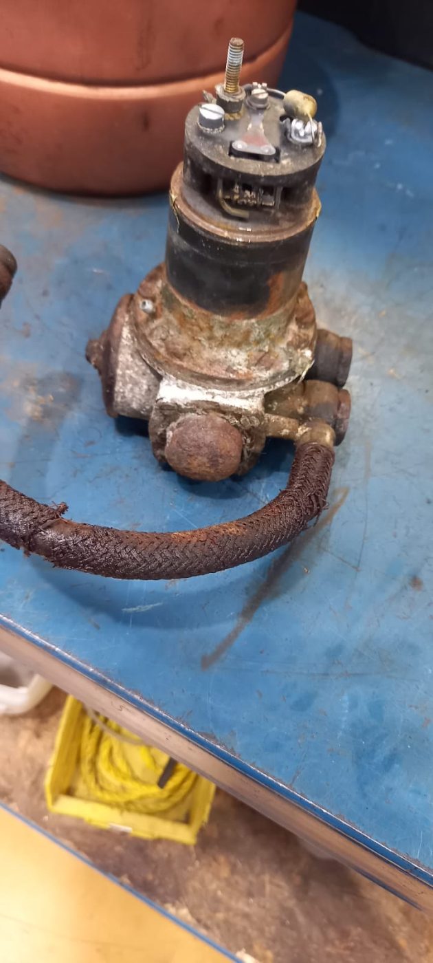 170822 1971 MG B Roadster Steering Fuel Pump Hot Start Check 5 1