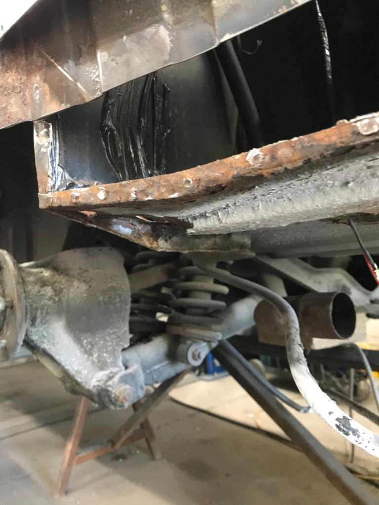 170822 1986 Daimler DS420 Rear Sills 4 1