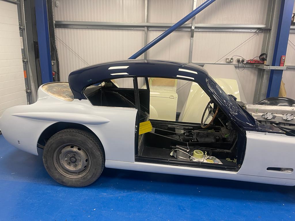 220822 1958 Jensen 541R Roof Painted 3 1