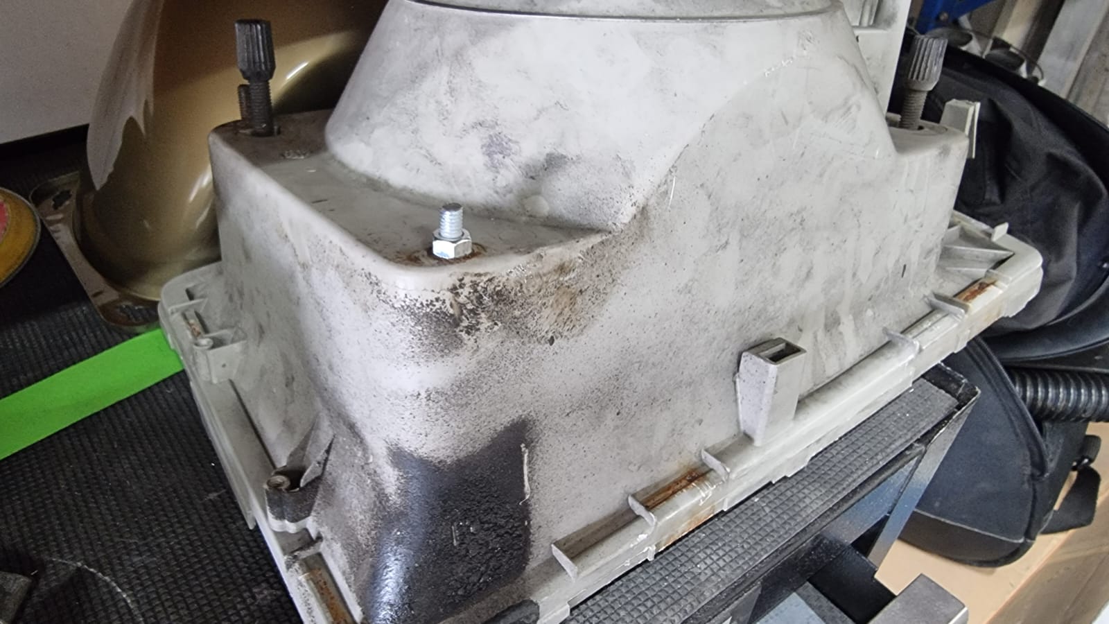 220822 1987 Volvo 240GL Metal Repairs 32 1