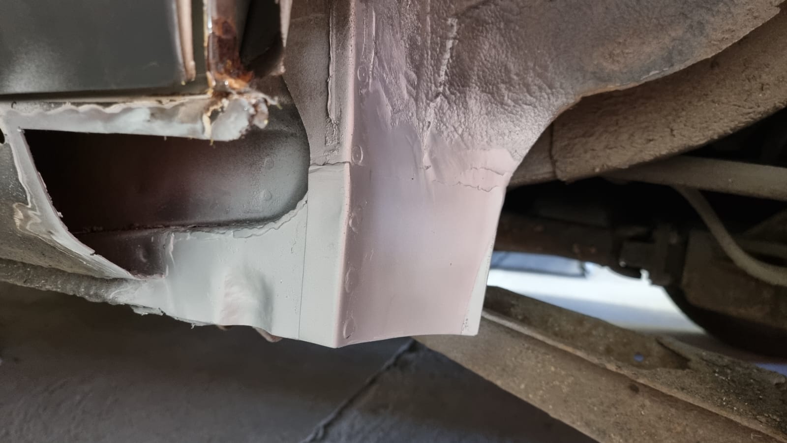 220822 1987 Volvo 240GL Metal Repairs 35 1