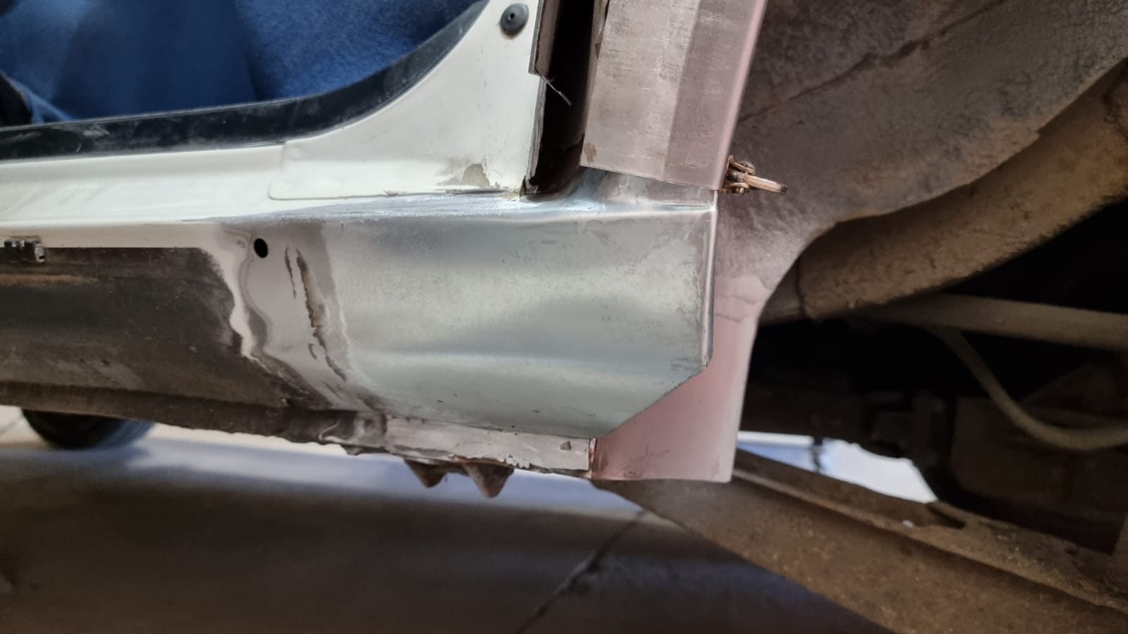 220822 1987 Volvo 240GL Metal Repairs 36 1