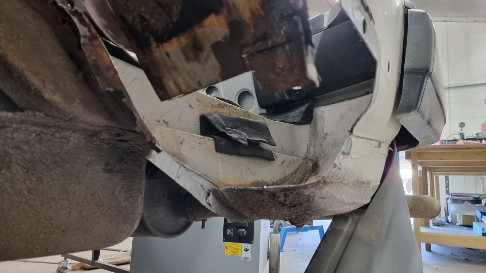 220822 1987 Volvo 240GL Metal Repairs 40 1
