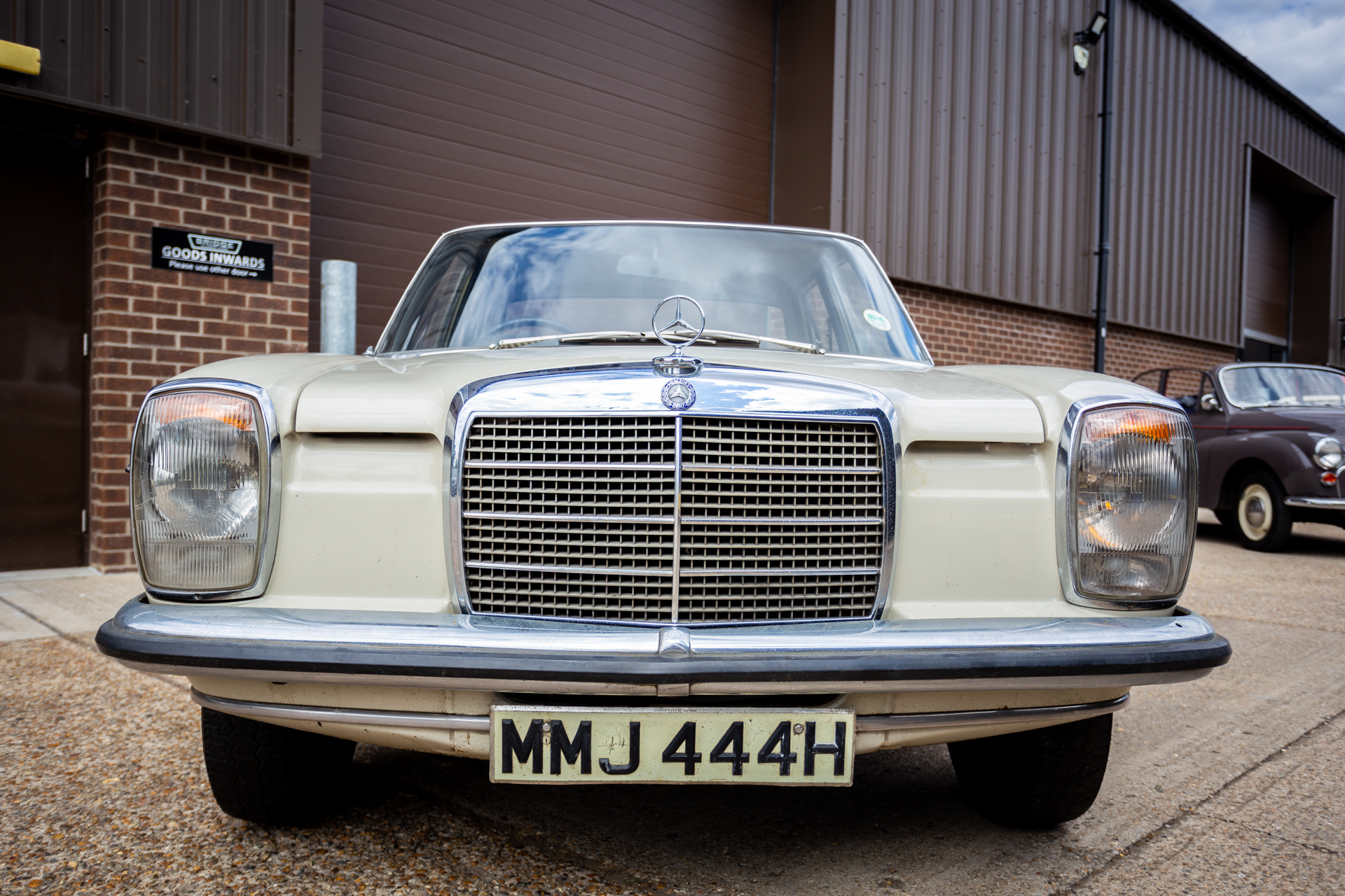 Mercedes 220 Arriving 050822 12 1