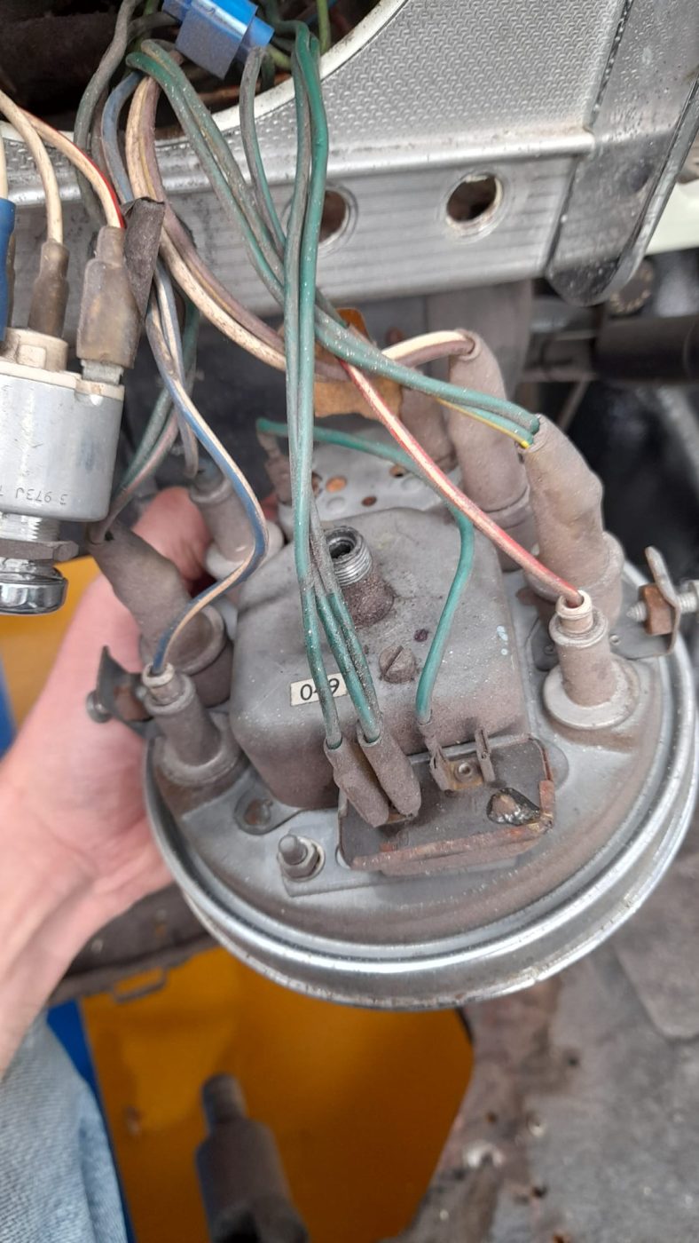 010922 1969 Morris Minor Convertible Reassembly 1