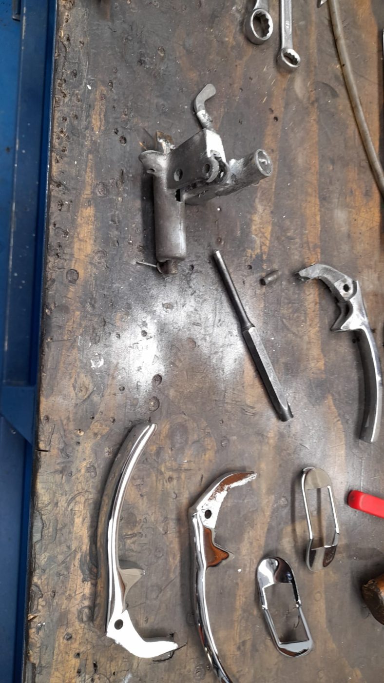 010922 1969 Morris Minor Convertible Reassembly 14 1