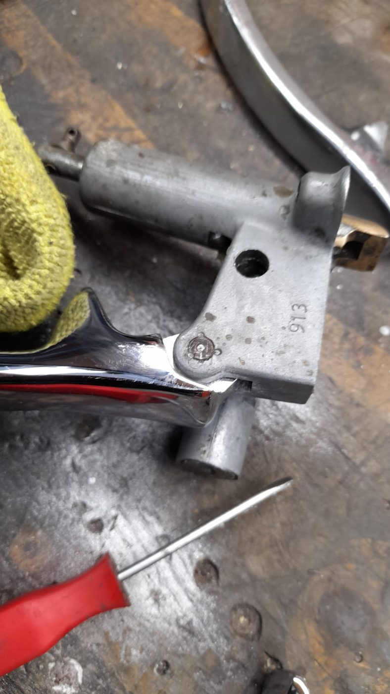 010922 1969 Morris Minor Convertible Reassembly 15 1