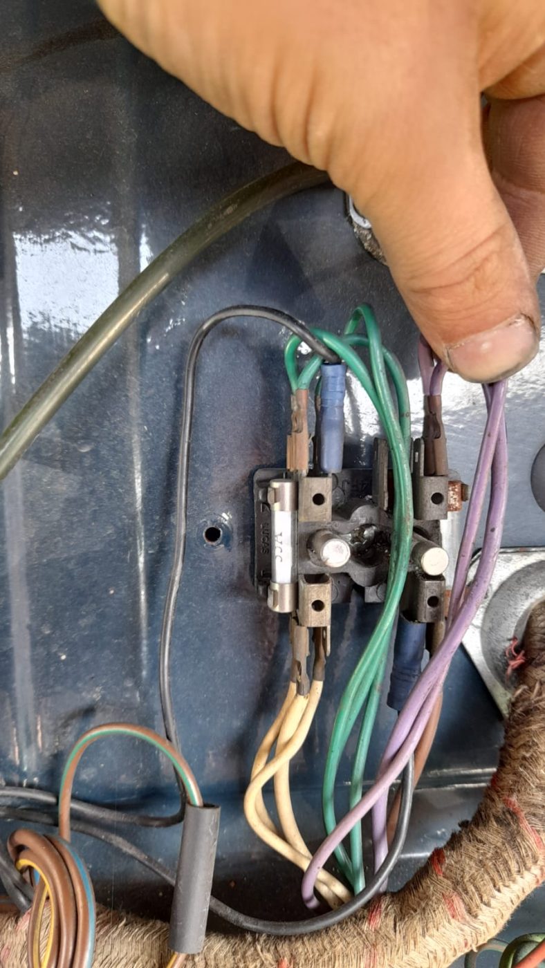 050922 1969 Morris Minor Convertible Reassembly 8 1
