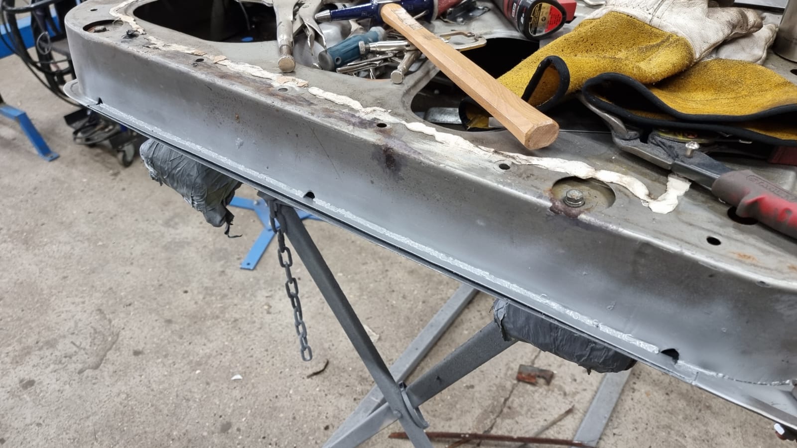 070922 1981 MG B GT LE Door Repairs 10 1