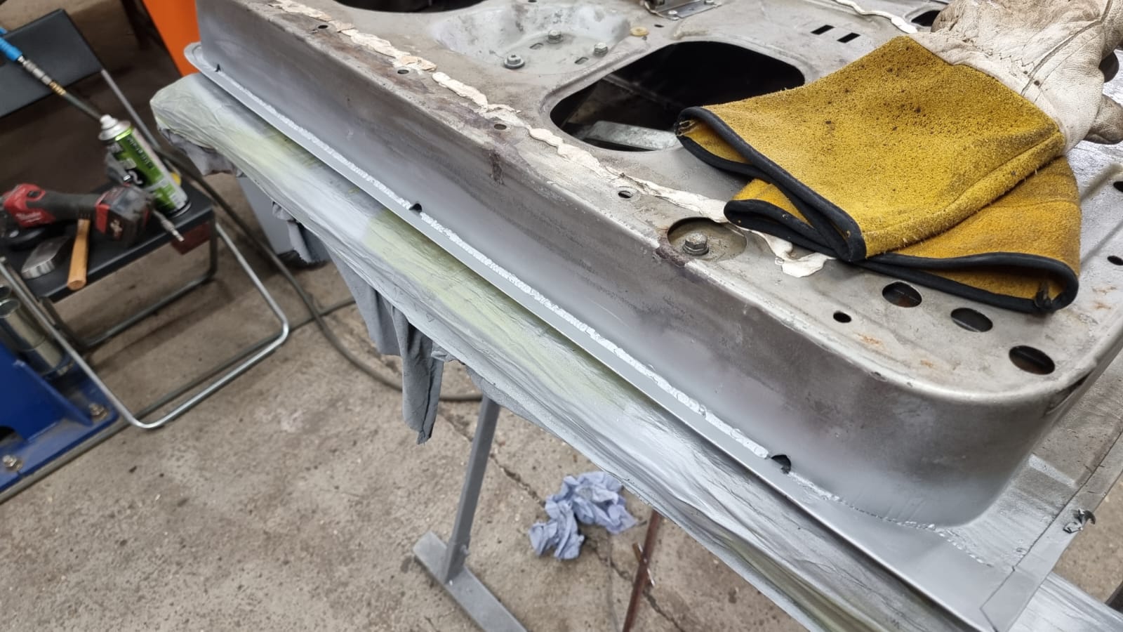 070922 1981 MG B GT LE Door Repairs 12 1