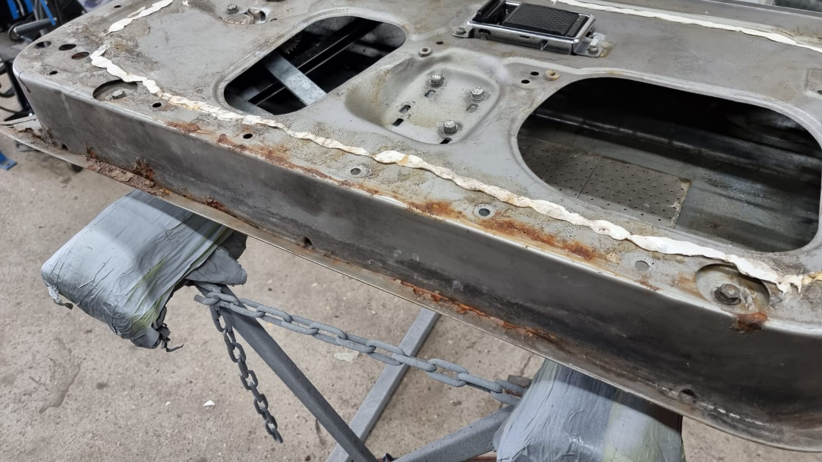 070922 1981 MG B GT LE Door Repairs 14 1