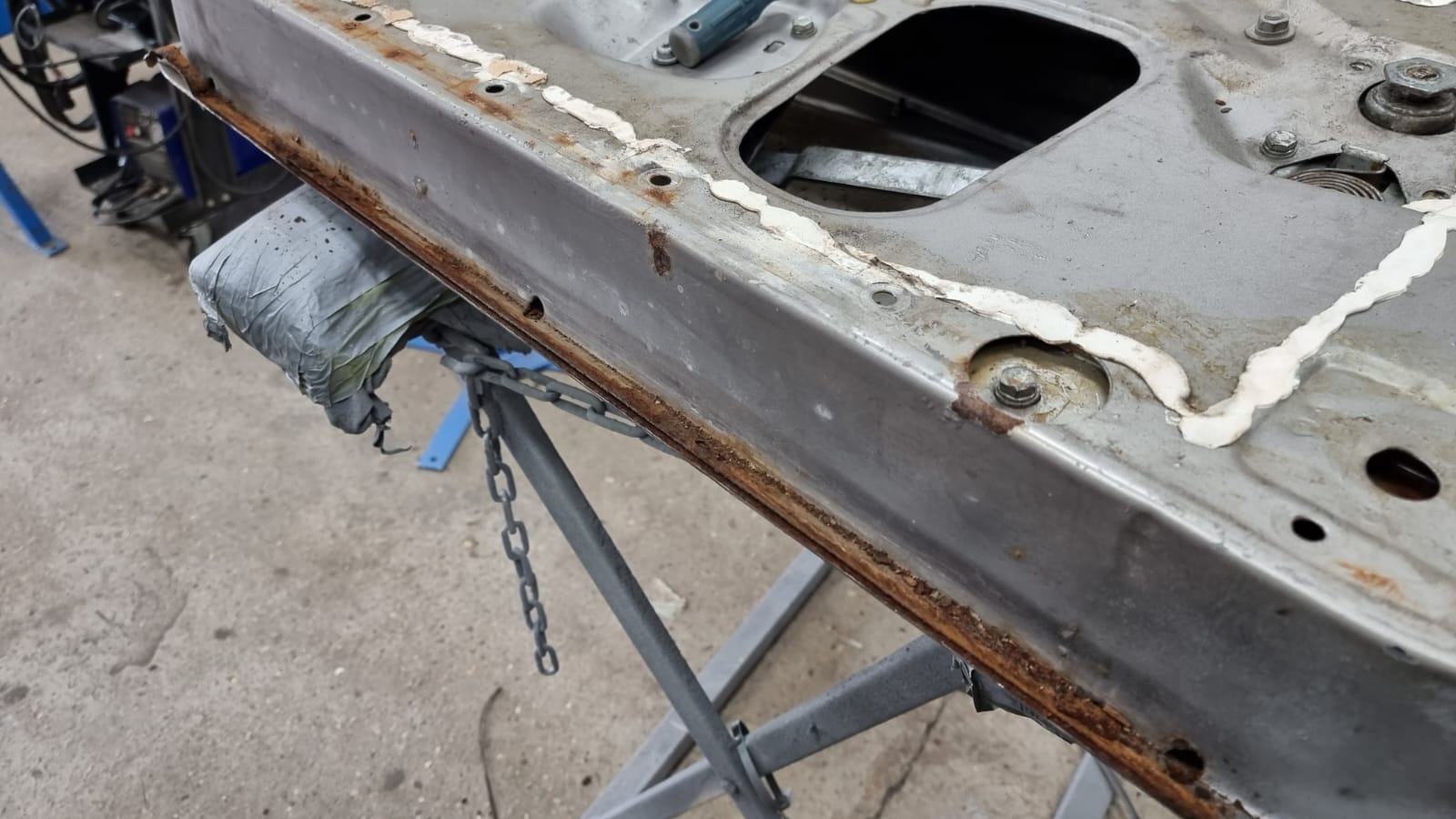 070922 1981 MG B GT LE Door Repairs 6 1