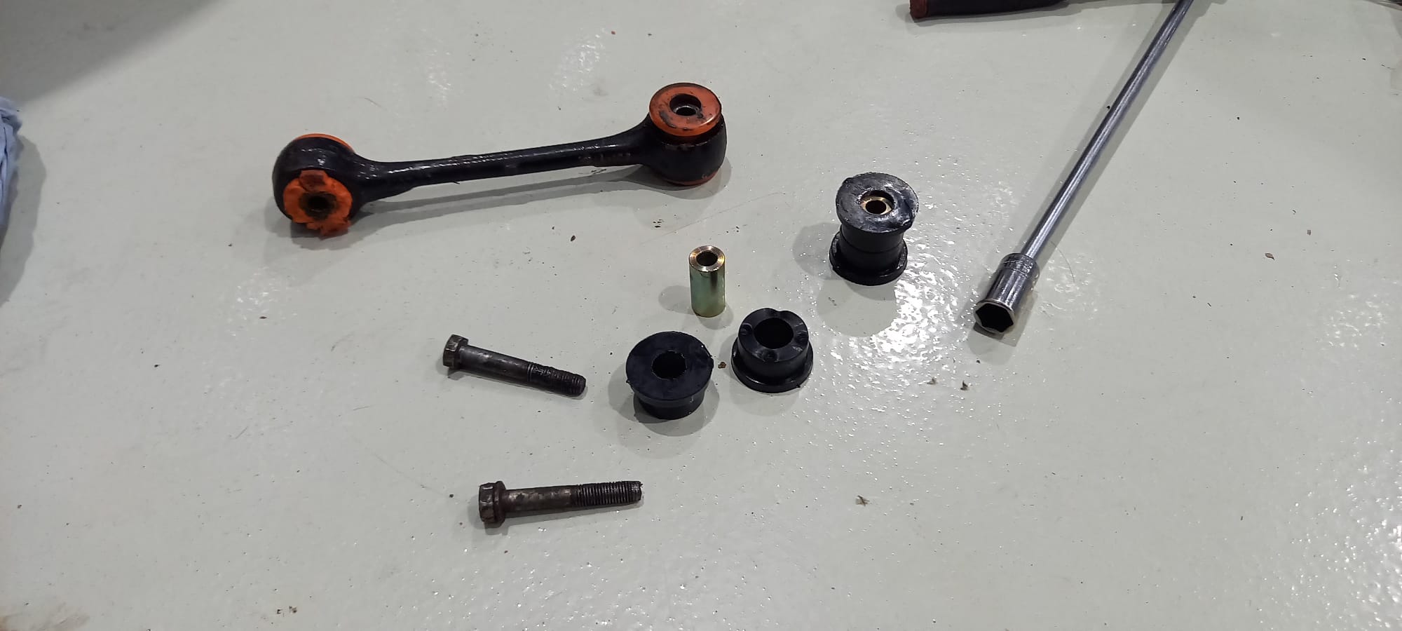 070922 1997 Rover Mini Tie Bar Bushes Coolant Hose Subframe Mount and Coolant Up 2 1