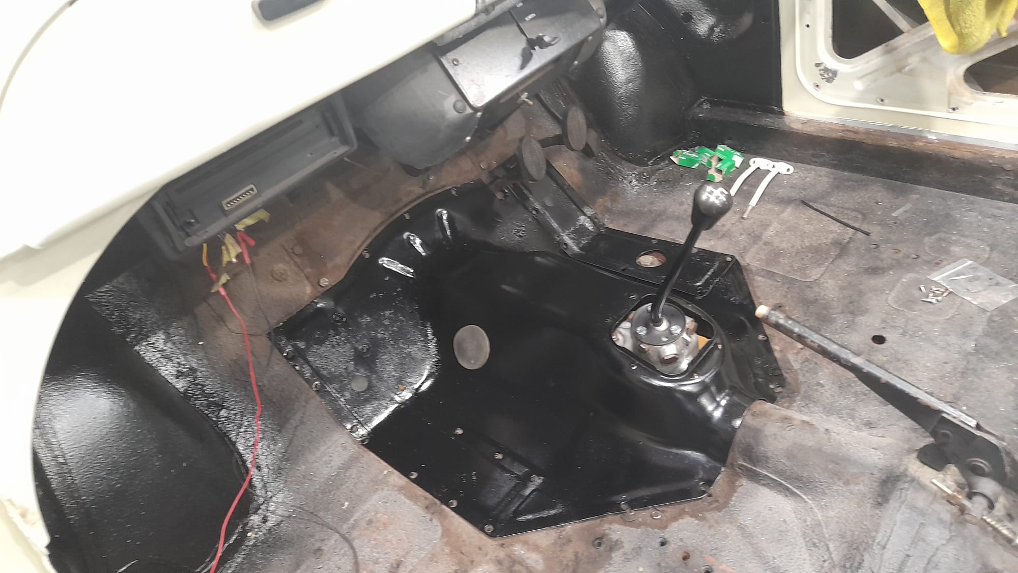 090922 1969 Morris Minor Convertible Reassembly 2 1