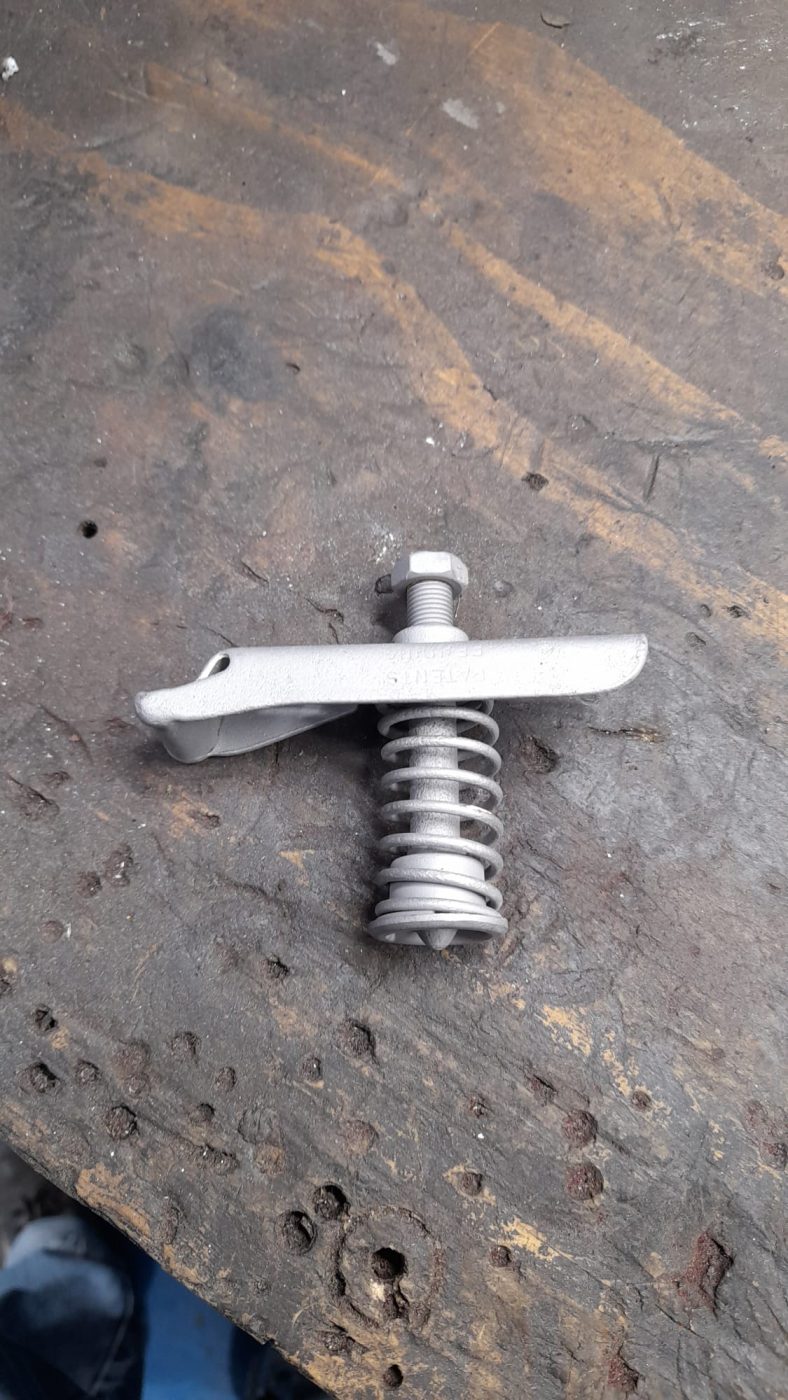160922 Morris Minor fitting up 12 1