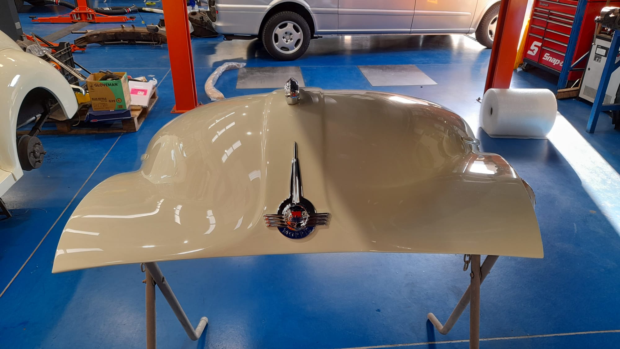 160922 Morris Minor fitting up 14 1