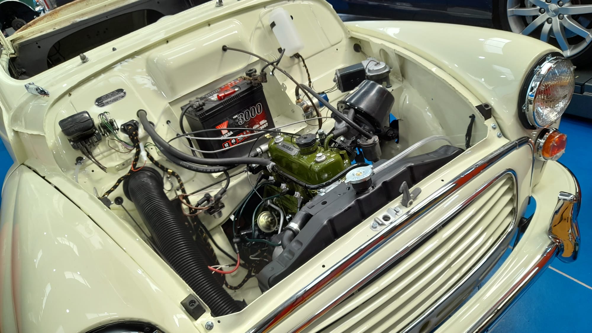 160922 Morris Minor fitting up 5 1