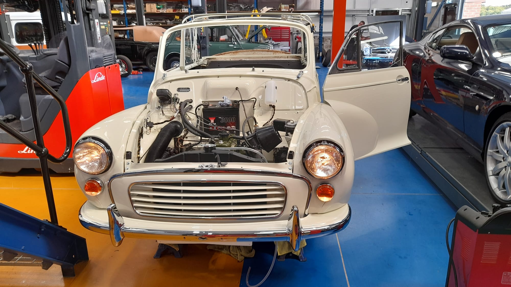 160922 Morris Minor fitting up 6 1