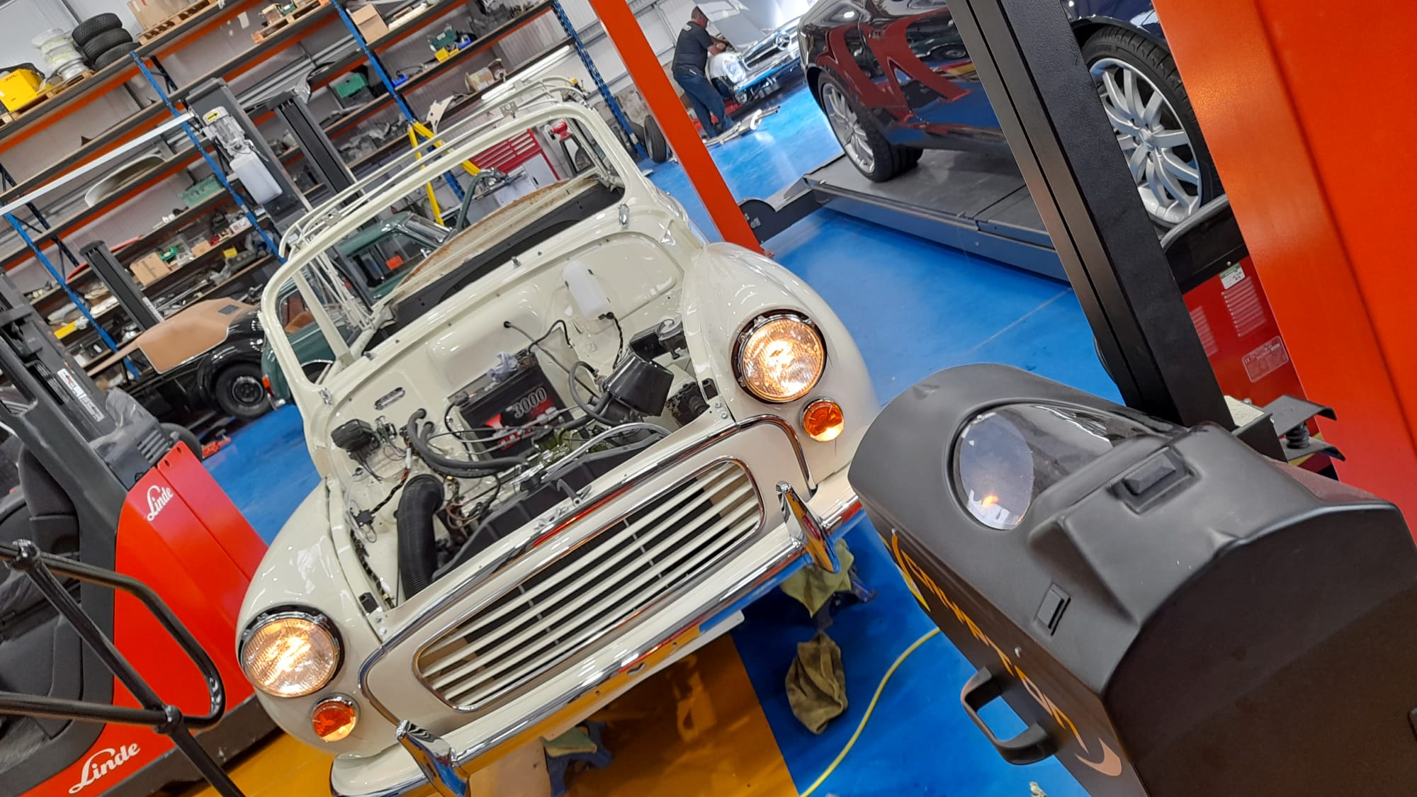 160922 Morris Minor fitting up 9 1