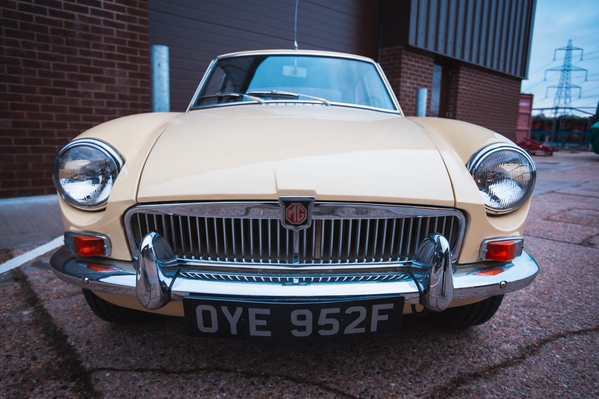 Yellow MGB GT ariving 09 1