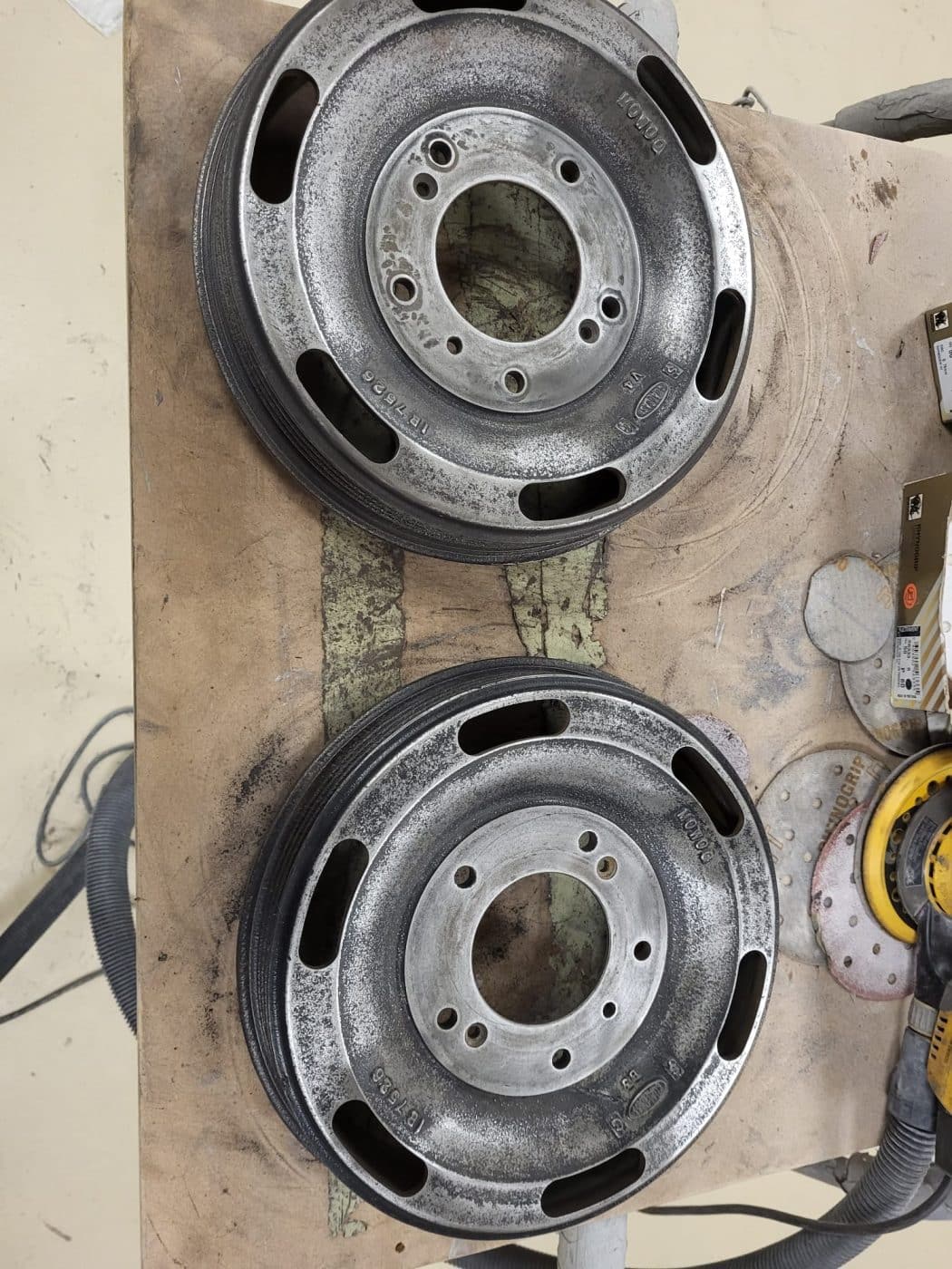 081220 1959 Austin Healey 3000 Rear Brake Drums 2 1