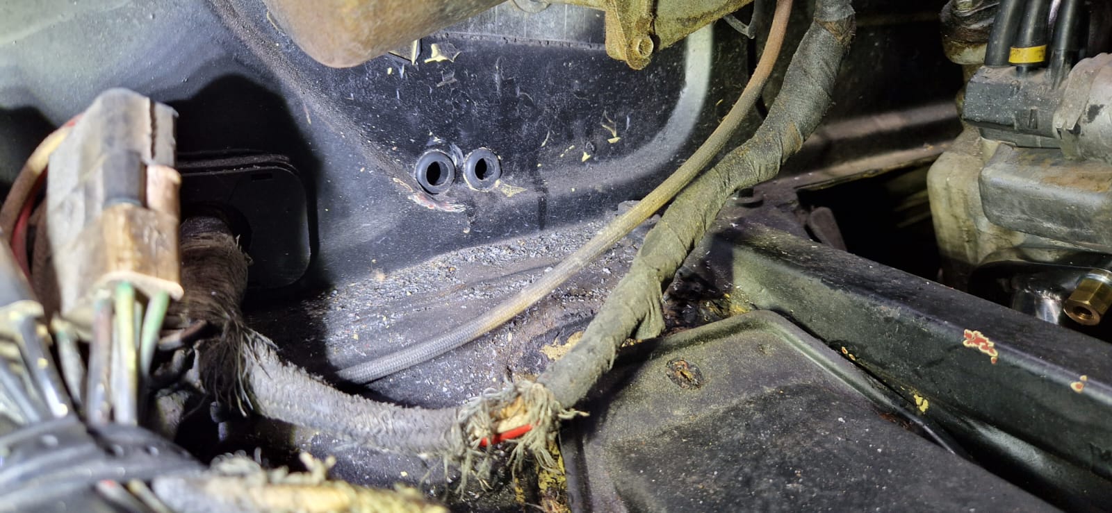 12122022 1972 Jaguar E Type Battery Isolator 12 1