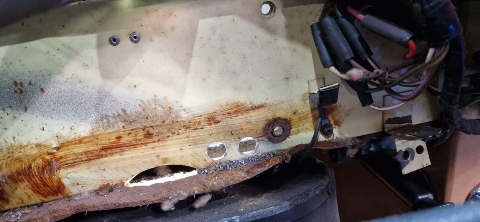 12122022 1972 Jaguar E Type Battery Isolator 14 1