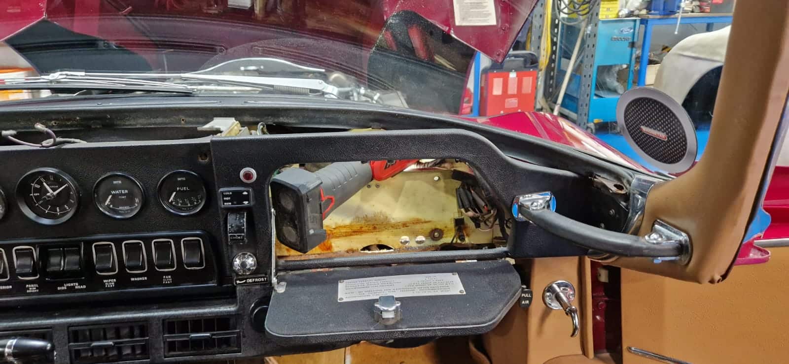 12122022 1972 Jaguar E Type Battery Isolator 15 1