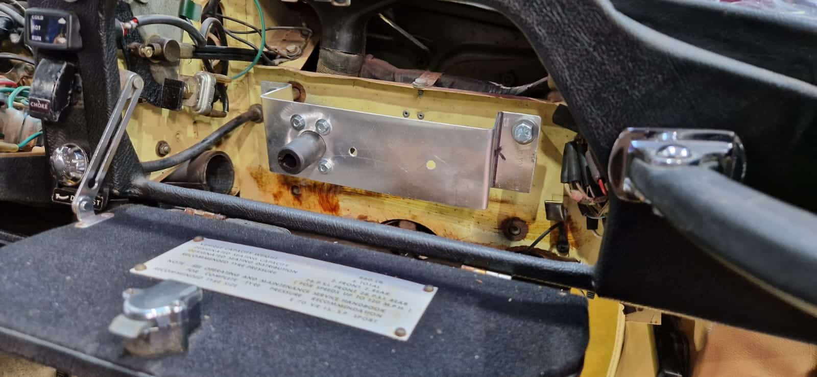 12122022 1972 Jaguar E Type Battery Isolator 3 1