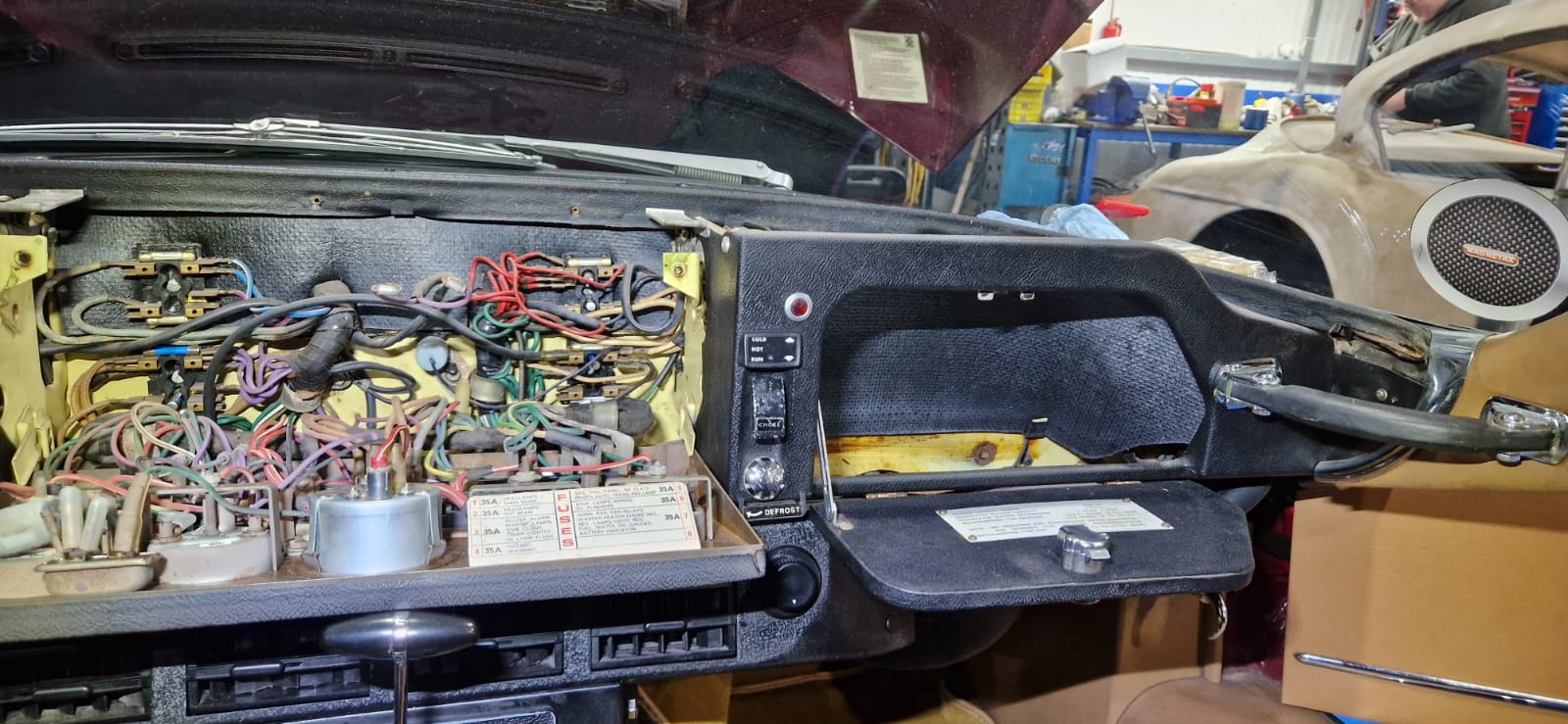 12122022 1972 Jaguar E Type Battery Isolator 7 1