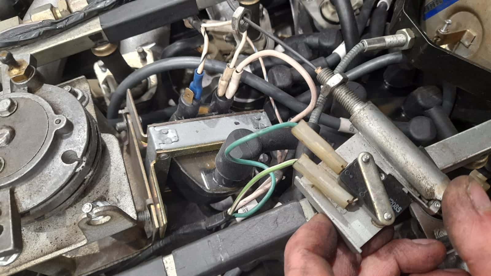 12122022 1988 Jaguar XJS Convertible Rocker Cover Gasket 11 1