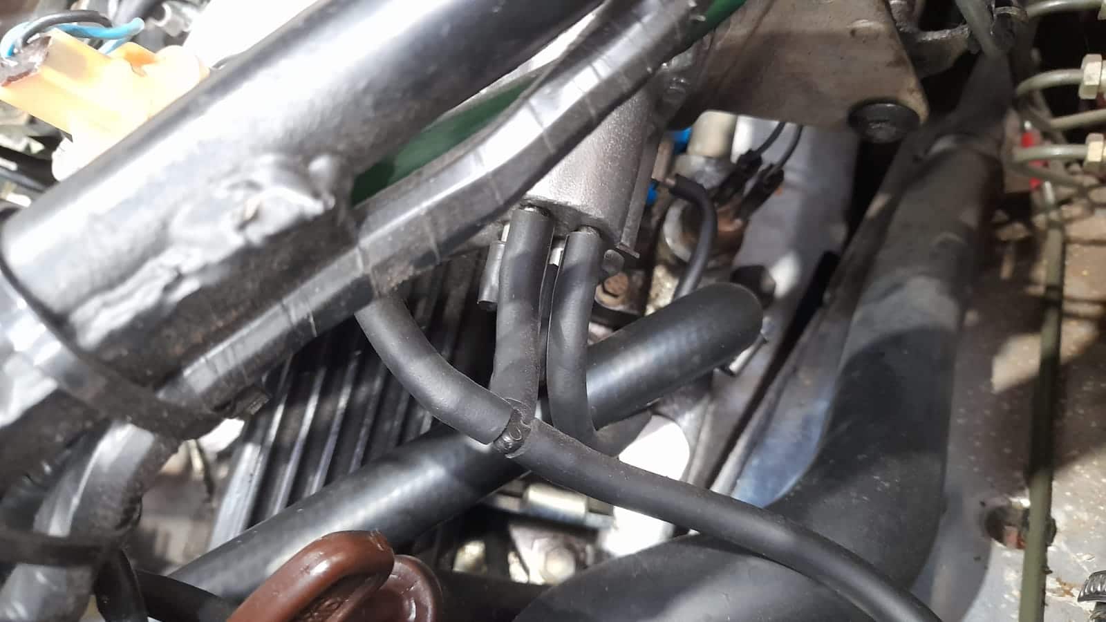 12122022 1988 Jaguar XJS Convertible Rocker Cover Gasket 25 1