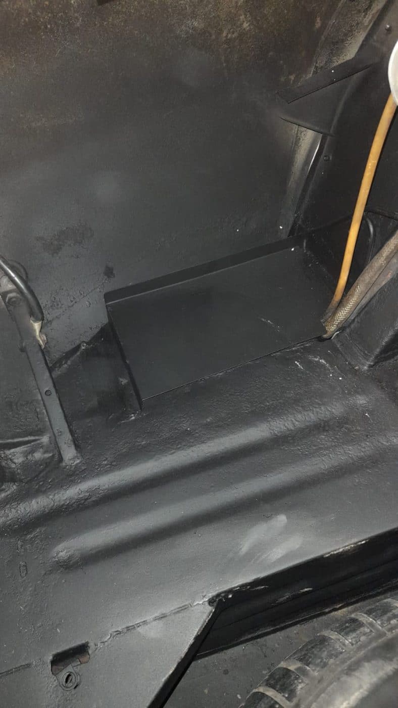 19122922 1976 Aston Martin AMV8 Boot Painting 1 1