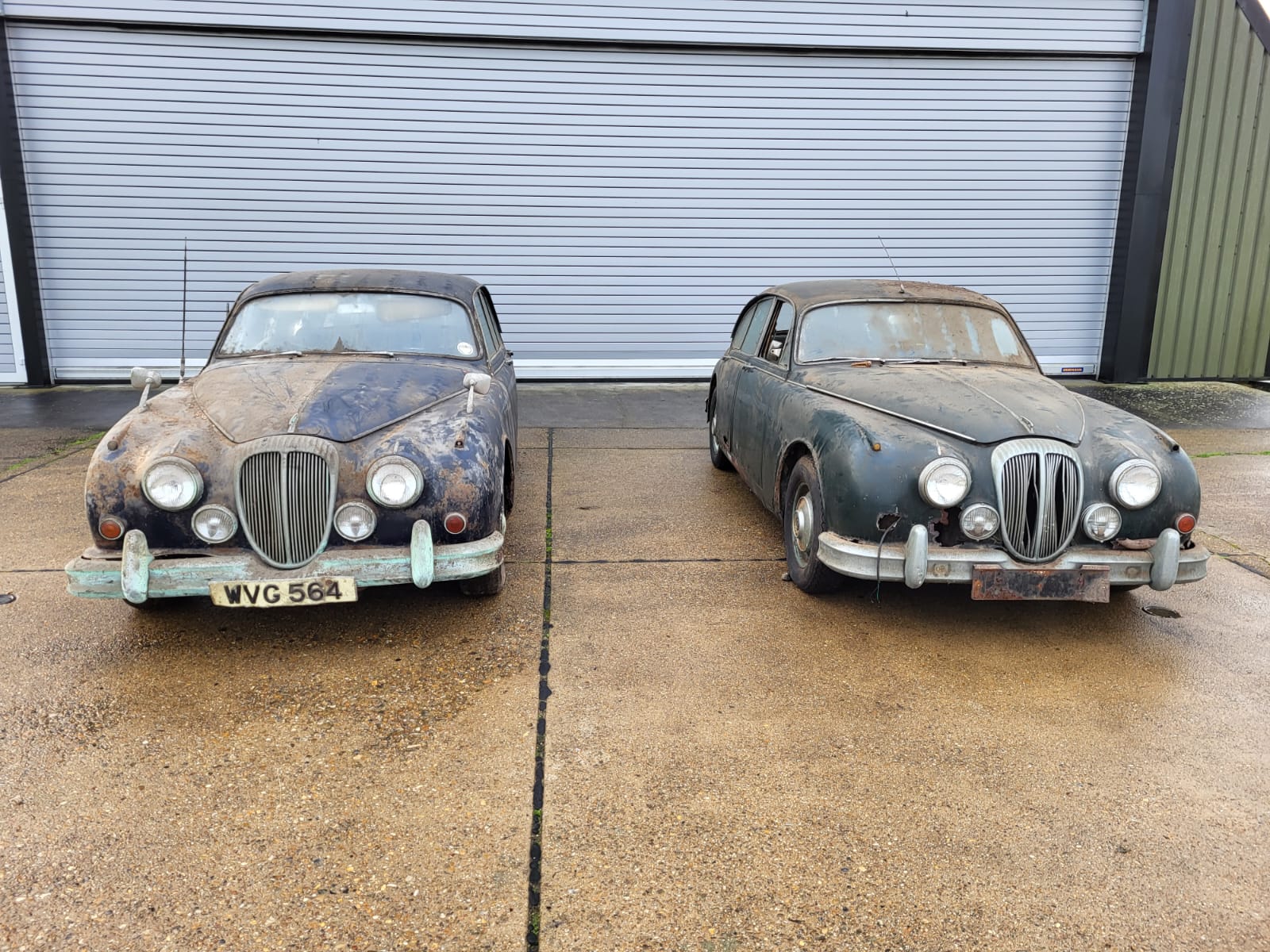 22122022 1964 Daimler V8 250 1 1