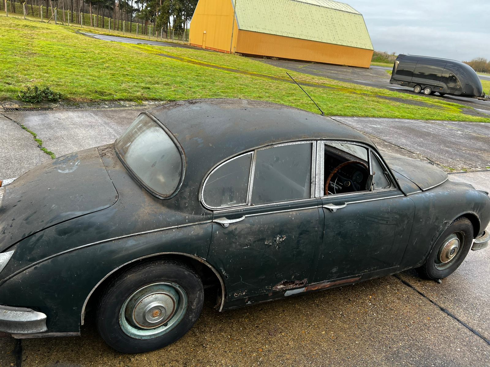 22122022 1964 Daimler V8 250 16 1