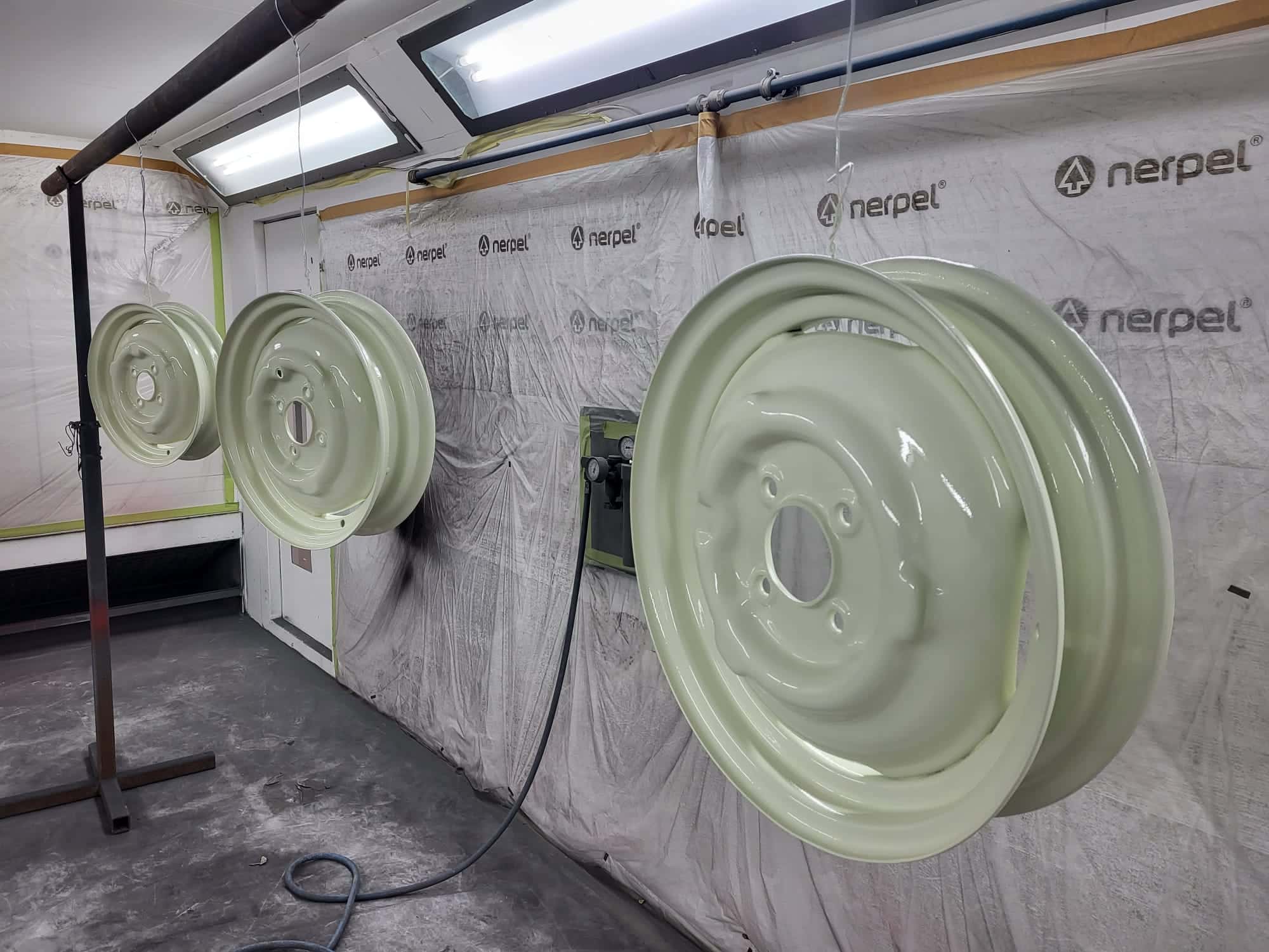 06022023 1969 Morris Minor Wheels Painted 13 1