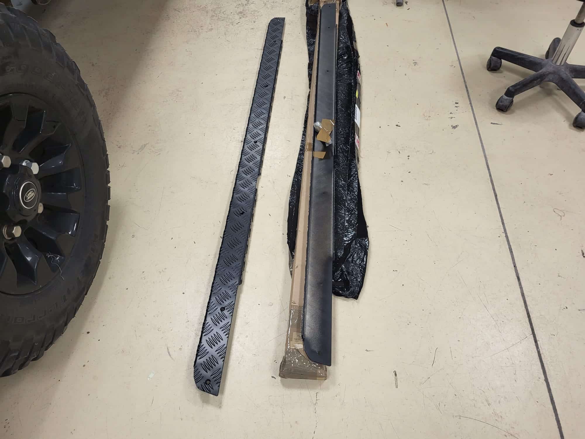 06022023 2015 Land Rover Defender Chequer Plates 4 1
