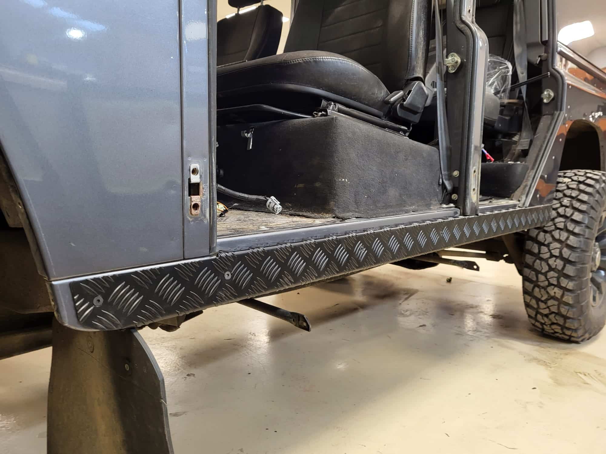 06022023 2015 Land Rover Defender Chequer Plates 5 1