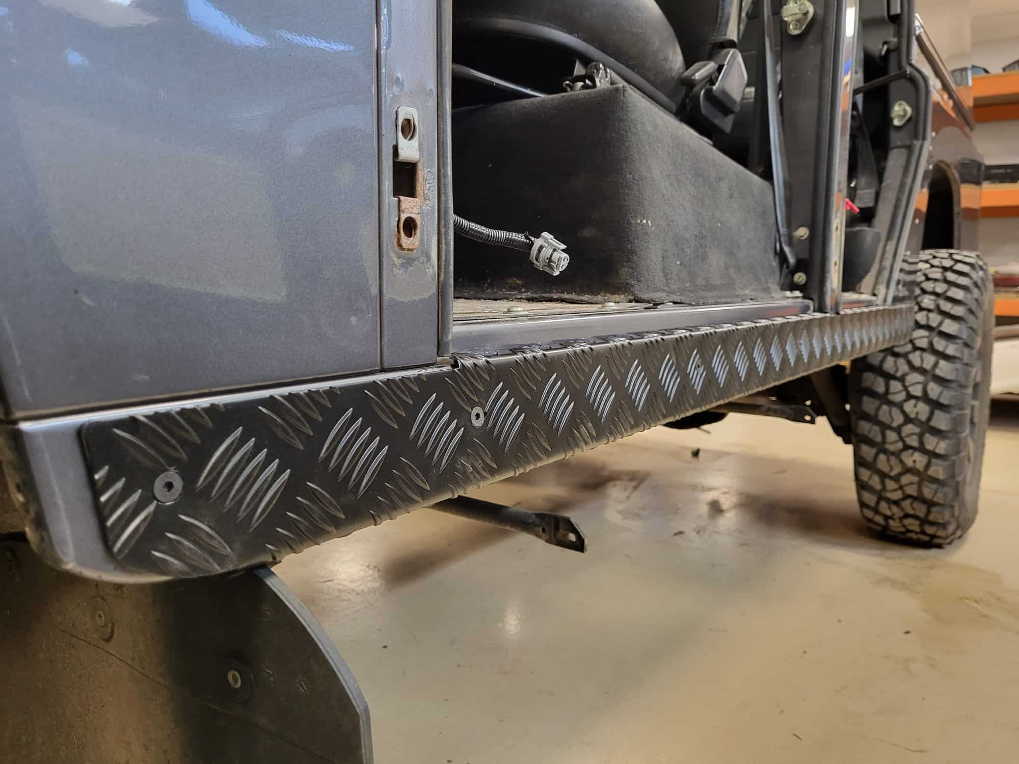 06022023 2015 Land Rover Defender Chequer Plates 6 1